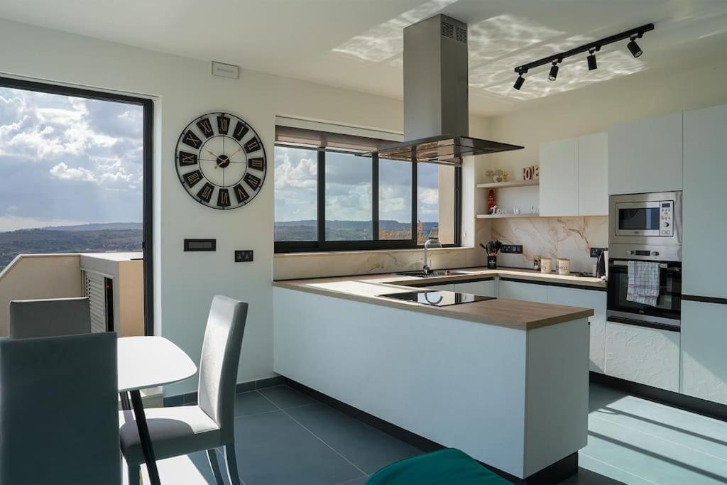 メーリッハLux Sea&Country Views With Poolアパートメント エクステリア 写真