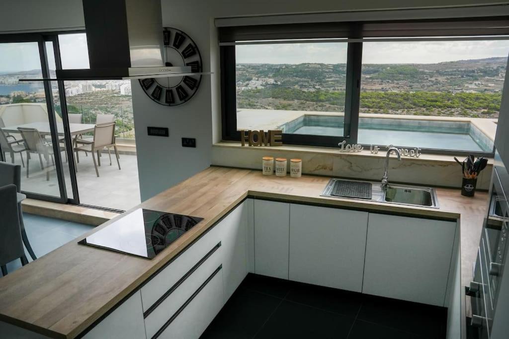 メーリッハLux Sea&Country Views With Poolアパートメント エクステリア 写真